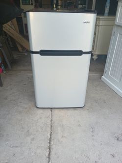 Haier 3.2 Cu Ft Two Door Mini Fridge w Freezer HC32TW10SV, Virtual Steel
