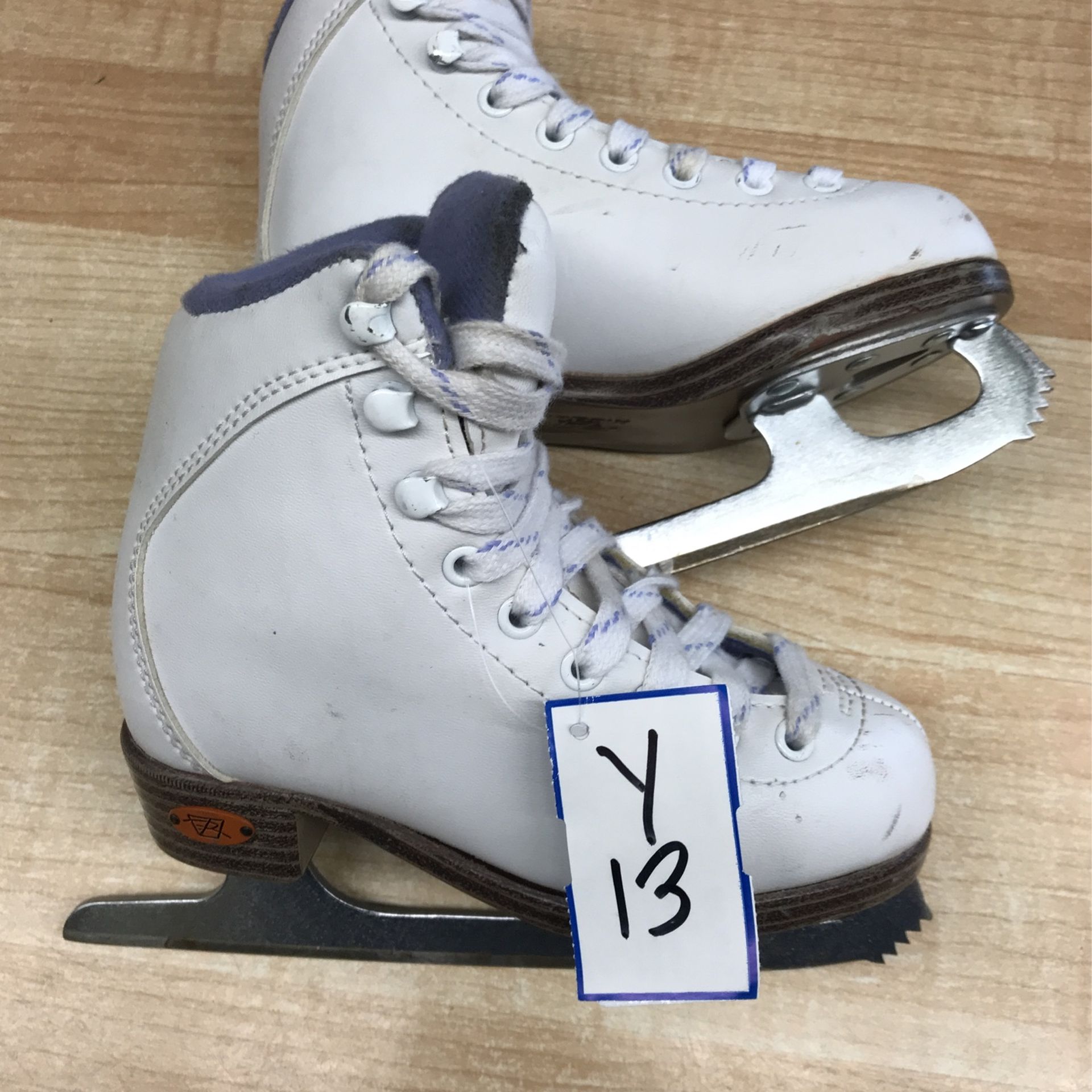 Riedell Opal Jr 10 Figure Ice Skates for Sale in Seattle, WA OfferUp