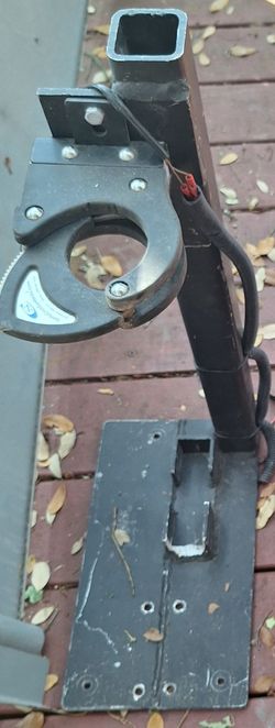 High-end, police-grade Santa Cruz Gunlocks SC-6 #2 mounted on a universal steel full mount.