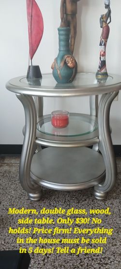 Silver / Gray Modern End / Side Table with 2 Glasses. Super Cute! Read description!