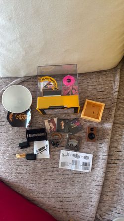 Mini Brands Really Works Vinyl Playset Series 1 includes accessories plus 4 discs