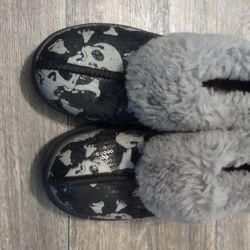 Kids Uggs Slippers With Skulls Size 3