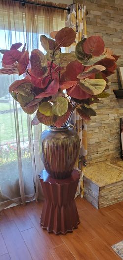 Beautiful Pier 1 Plant Vase and Stand