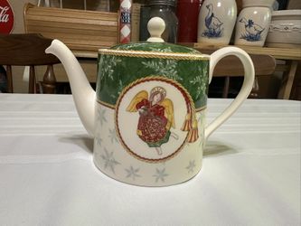 Wedgwood Winter Festival Teapot And Lid