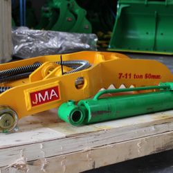 Mini Excavator Caterpillar Cat 307 / 308 Hydraulic Thumb or Similar Machine