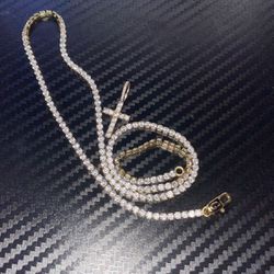 GLD Chain And pendant 