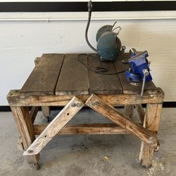Wooden station with grinder & clamp