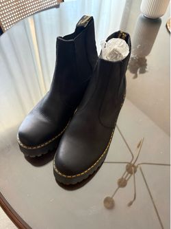 NEW Dr. Martens 2976 Quad Chelsea Boots Men’s Size 9 REG PRICE $140