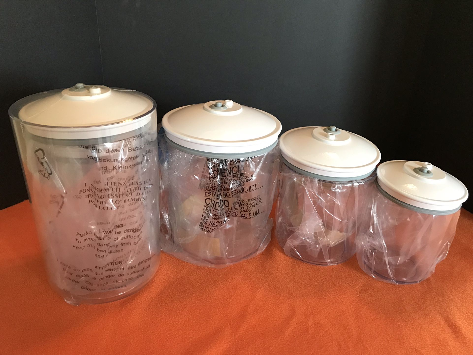 New Foodsaver Canister Set of 5 for vacuuming system