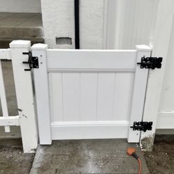 Vinyl Gate