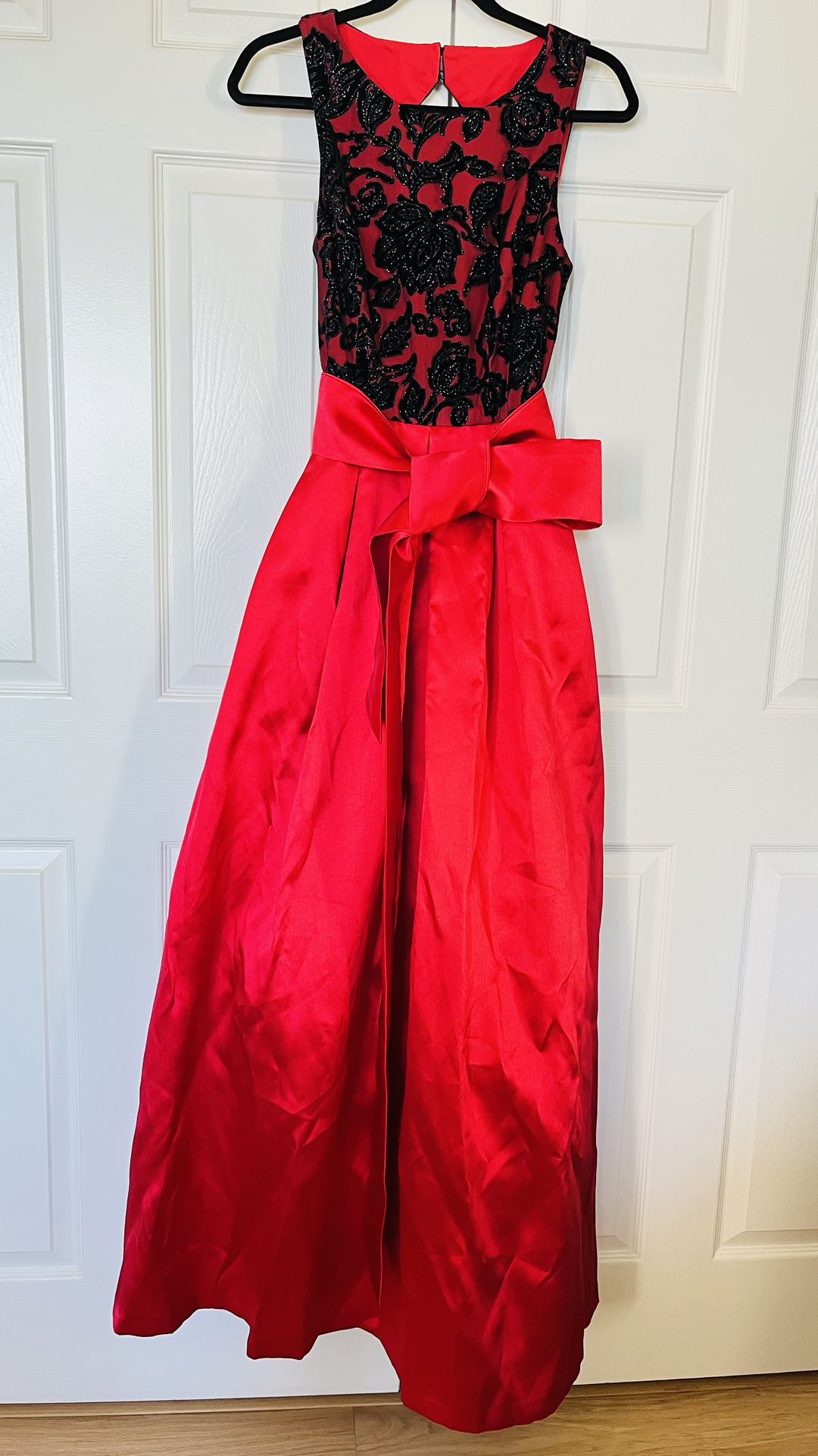 New Long Prom Dress Gown sz 8 Eliza J Red Black 