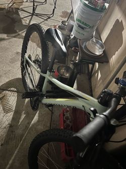 Specialized girl bike