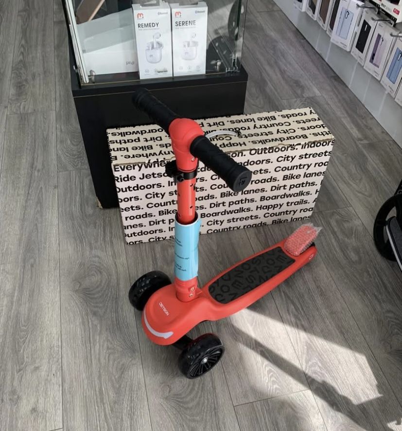 Childs Light Up 3 Wheel Scooter