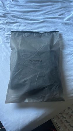 Essentials L black shorts