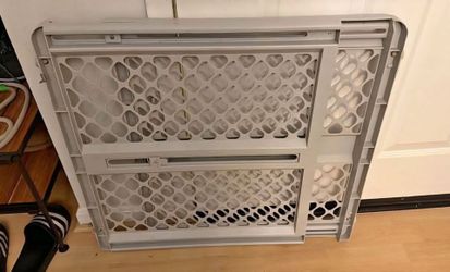 Adjustable Plastic Baby and Pet Safety Gate