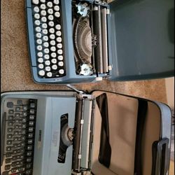 Vintage Sears Typewriter With Case