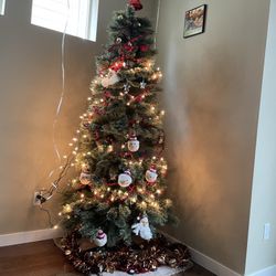 Christmas tree + decorations 