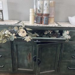 Accent Cabinet/foyer Cabinet