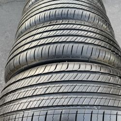 Selling Set Of Michelin🛞215/55/17🛞