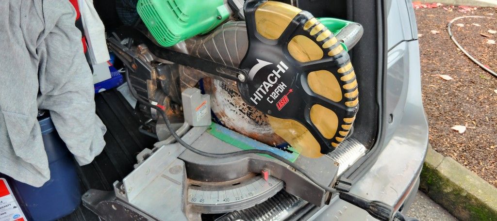 Hitachi C12FDH Laser Saw