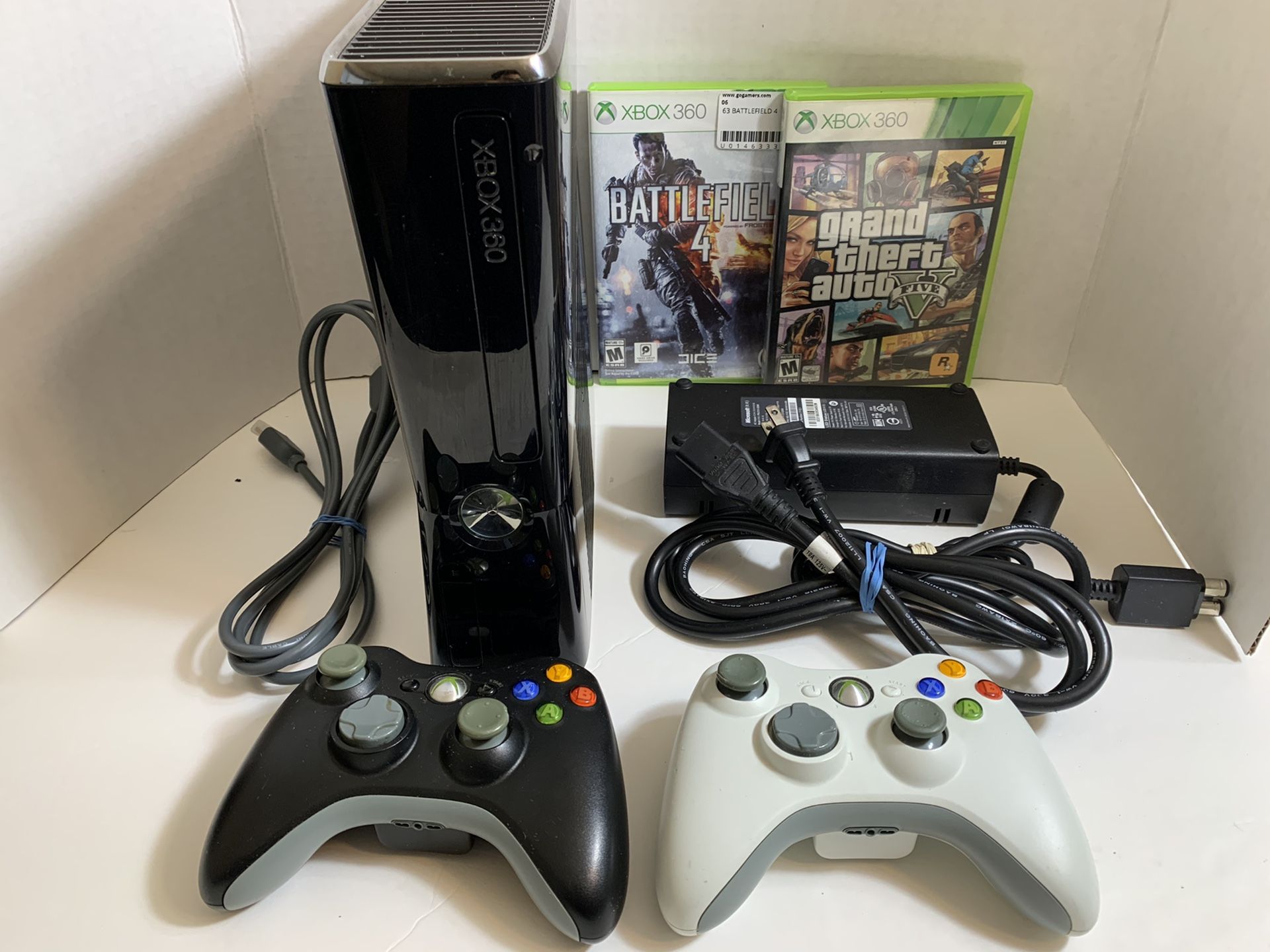 Xbox 360 slim 250 gb bundle 2 controllers for sale or trade (Nintendo 64, super Nintendo, gamecube)