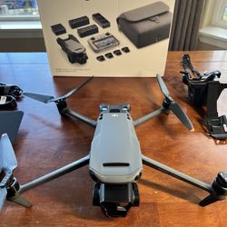 dji mavic 3 pro fly more combo + 5 Batteries