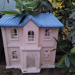 Little Tykes Large DollHouse