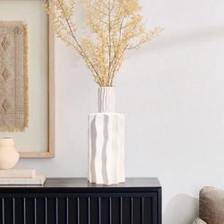 White Fluted 15 in. H Stoneware Table Vase，D1994-L