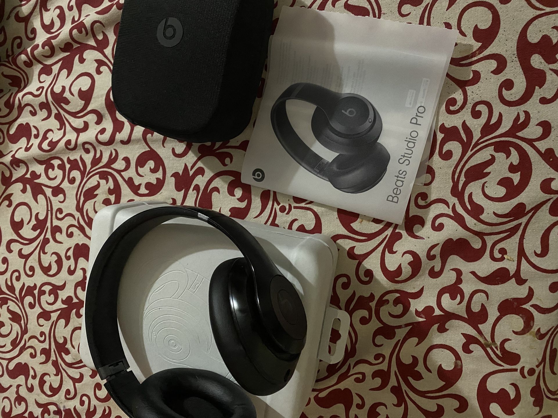 Beats Studio 3 Wireless (noise cancellation)