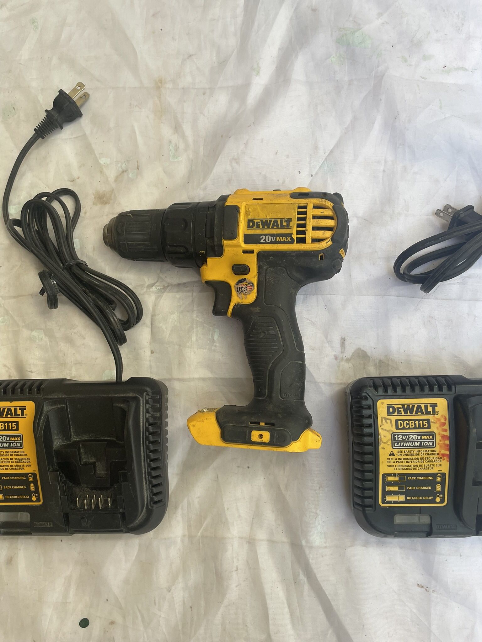 DEWALT 1/2” 20V CORDLESS DRILL DRIVER DCD780–Clean—(2) Fast Chargers