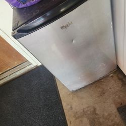 Mini Fridge Outside Lil Faded N Worn But Works Great