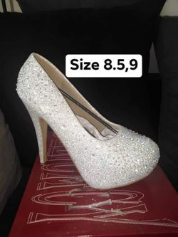 New women’s shoes available in size 8.5,9