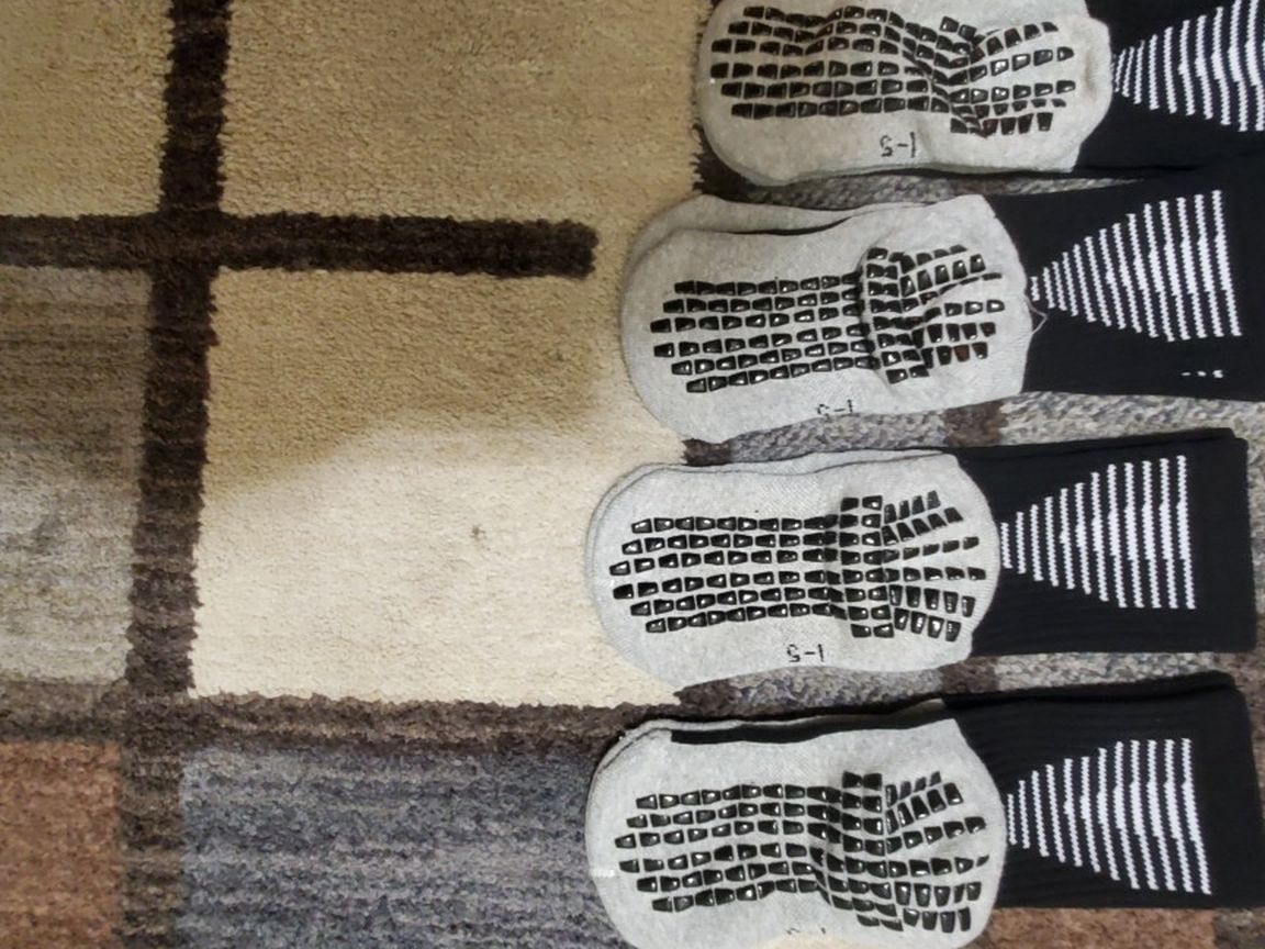 Kids 1-5 Gripped Socks B1