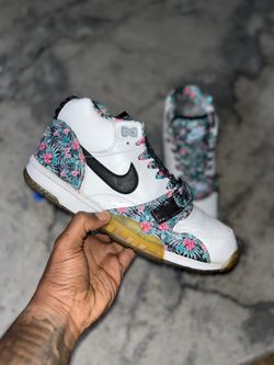 Used Men’s Nike Trainer (Size 9.5)