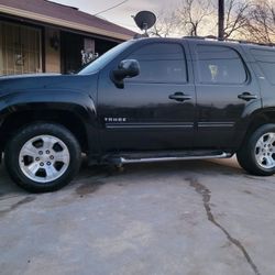 Chevrolet tahoe Z71 2011 v8.