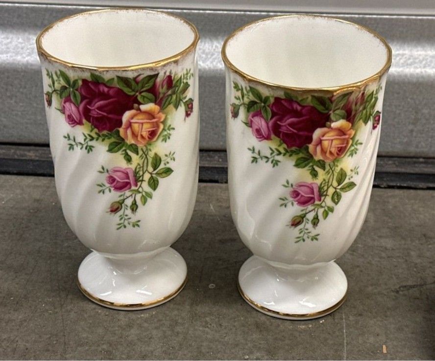 Royal Albert Old Country Roses Small Vases (2 Pieces)