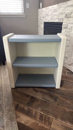 Little tikes bookshelf