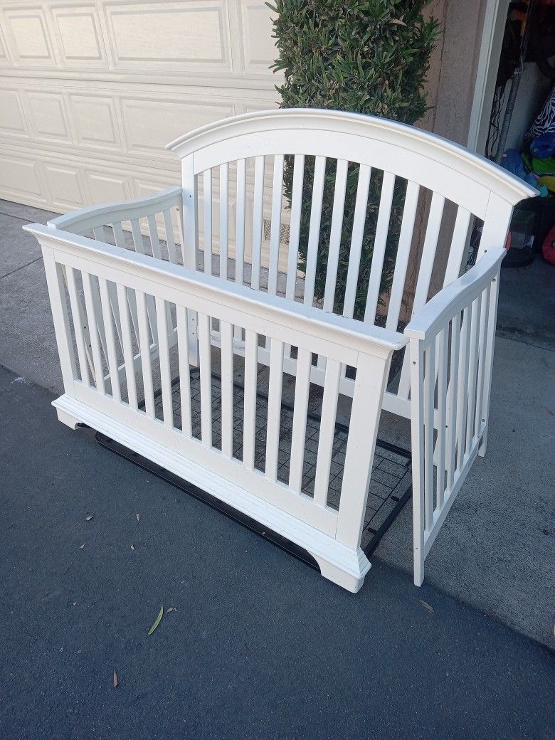 Wooden Baby Crib (White) With Mattress