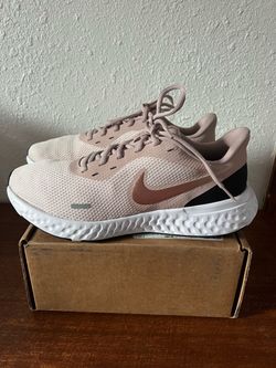 Women’s Nike shoes