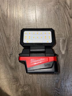 Milwaukee M18 Rover Light
