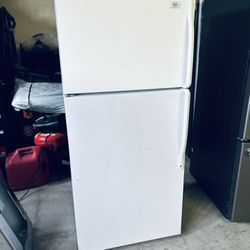Top Freezer Apartment Size White Refrigerator, Garage , Home , Office