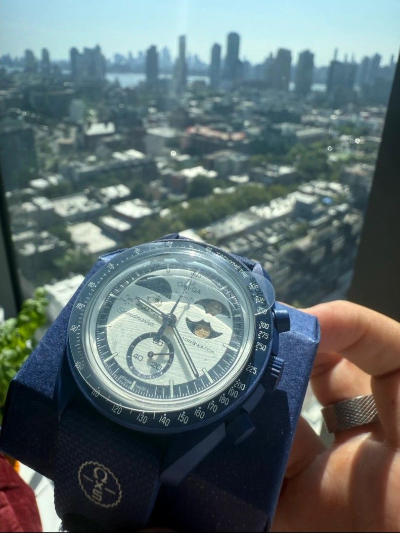 Swatch x OMEGA Snoopy Moonswatch Mission to Earthphase, Moonshine Gold