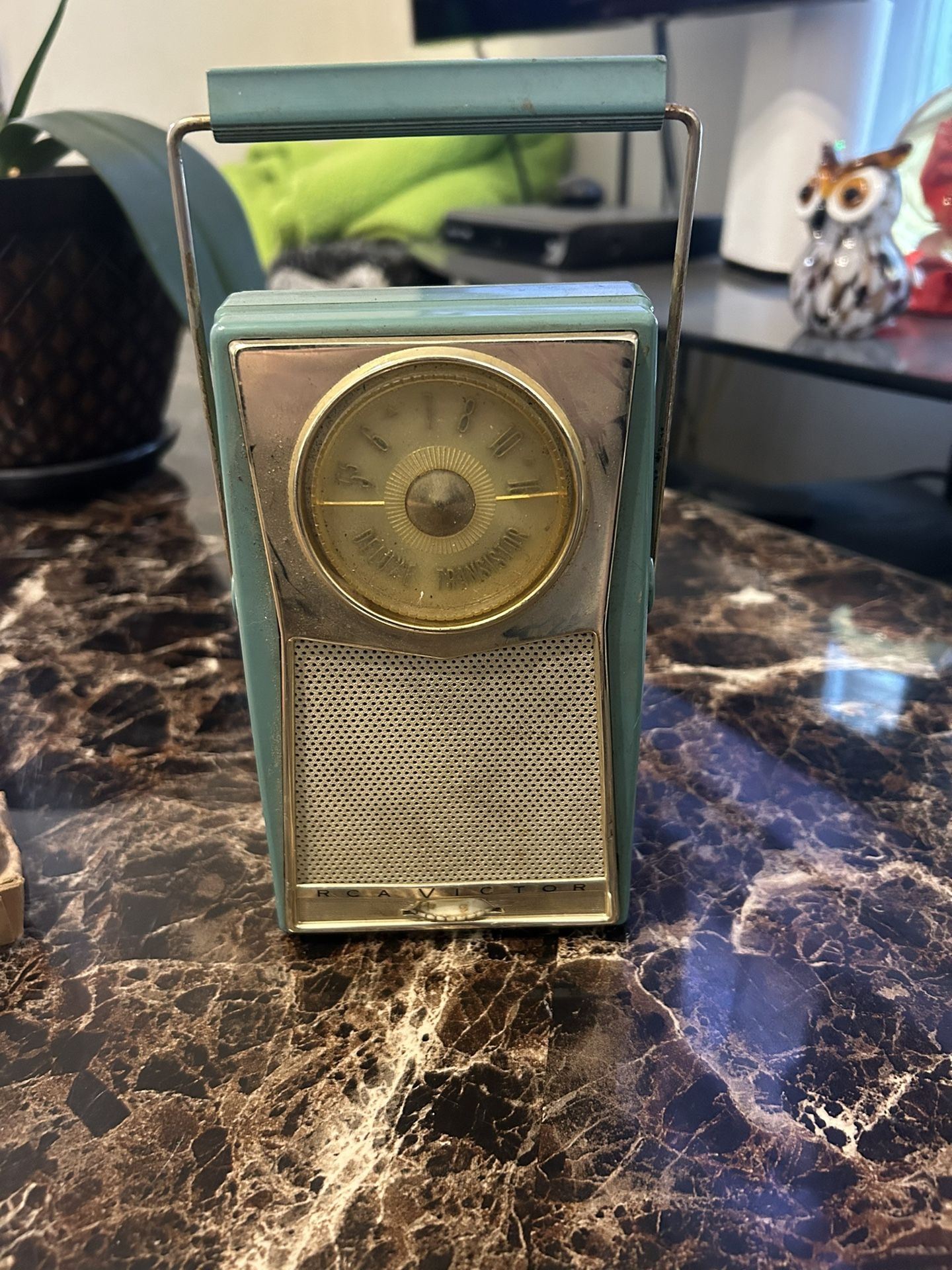 Vintage RCA Victor Portable Transistor Radio – Turquoise – 1950s/60s