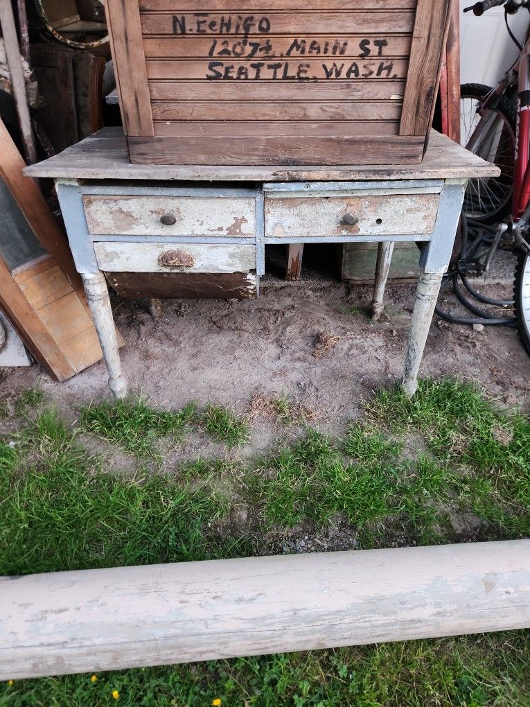 Antique Possum Belly Table
