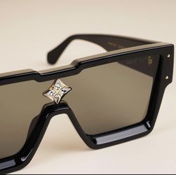 Authentic Louis Vuitton Cyclone Sunglasses – Like New – $400 FIRM