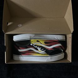 Vans Old Skool Flames Black/White Size 11 – Gently Used, Great Condition