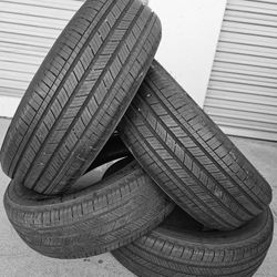 225/65/17  Michelin (MOBILE UNTIL 10PM)