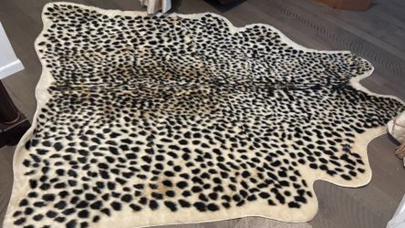 Leopard-print rug 6.7 × 5.2 ft