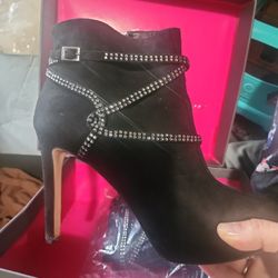 Vincent Camuto Suede Short Boots