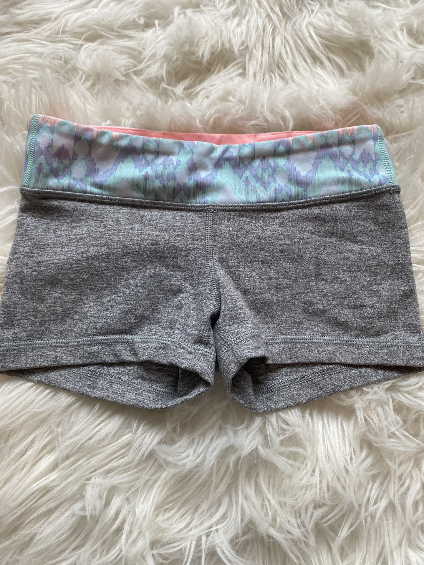 Ivivva hotsell booty shorts
